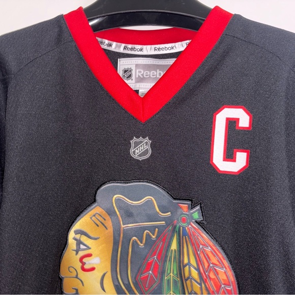 Reebok Chicago Blackhawks alternate player jersey with a “C”patch Toews Y L/XL - Picture 2 of 5